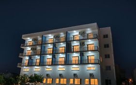 Deniz Airport Suites